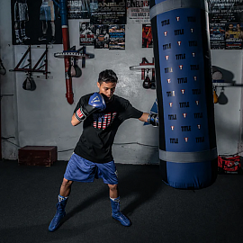 Боксерский мешок TITLE Boxing Greatest Black/Blue 2