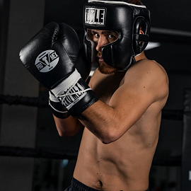 Боксерский шлем TITLE Boxing Sparring Headgear Black 4